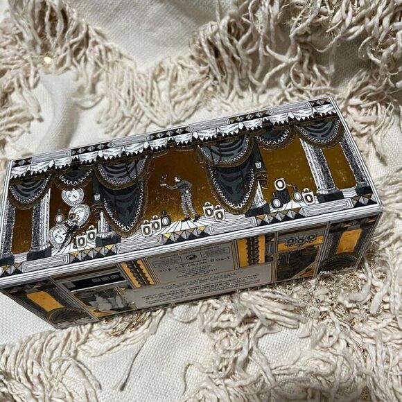 DIPTYQUE Legende Du Nord Holiday Candle Set of 3 70g Pine, Amber, Almond - Picture 6 of 12